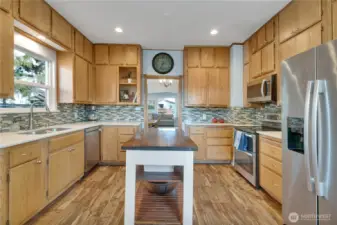 Huge gourmet kitchen with center island that stays!
