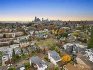 This house is in a perfect Leschi location. You can walk to schools and parks.