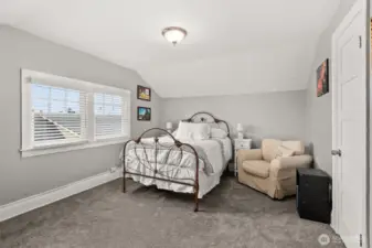 Guest bedroom 1