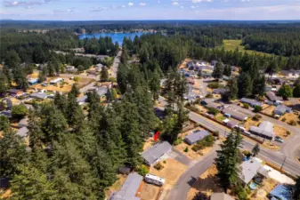 The neighborhood is in very close proximity to a lake, outdoor activities, shops, golf courses, hood canal to name a few.