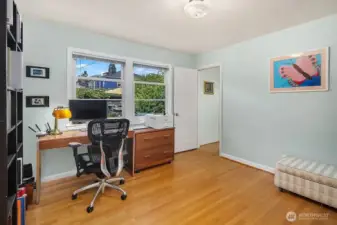 2nd bedroom on the main level w/ passthrough to the the primary suite upstairs.