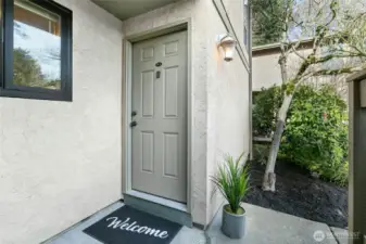 End unit with only 2 units in this building sharing only 1 common wall.