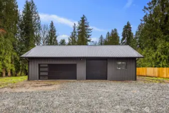 Detached shop ready for workspace or hobbies