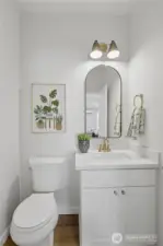 Convenient main-level powder bath