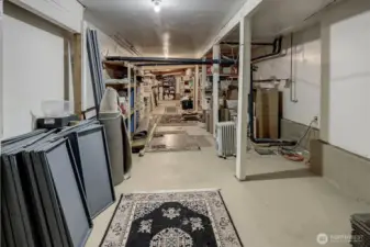 Huge 700 sq ft dry storage. Could be a shop if needed. Just run 220v line to it