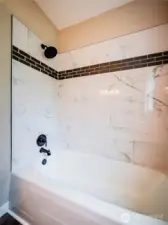 FULL BATH TUB/SHOWER