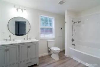 Nice full size bathroom