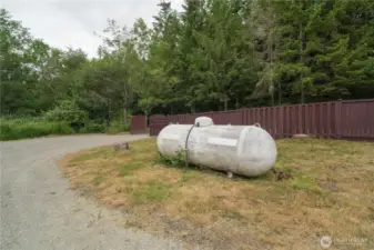 Large leased propane tank, easy access to fill