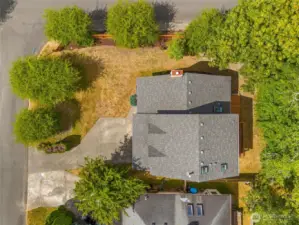 Roof and gutters replaced in 2016, roof has transferrable warranty