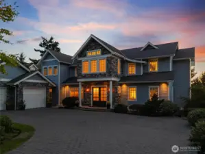 Northwest Contemporary Caftsman style house with Bay View