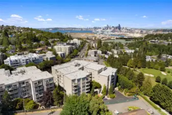 Luna Court has a fantstic West Seattle location close to transit and the WS Bridge