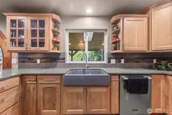 Such a large kitchen. So much storage!