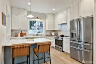 The breakfast bar in the kitchen is perfect for serving, busy mornings, and coffee on the go.