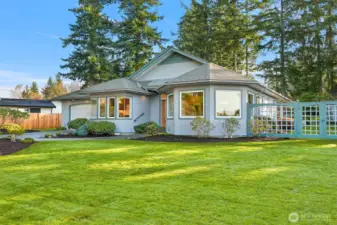 Elegant single-level home with timeless charm in desirable Edgemoor, WA