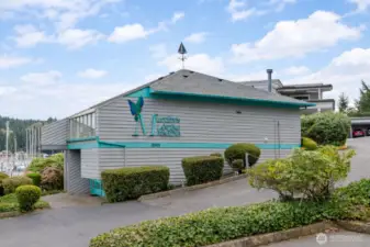 Murphy's Landing Clubhouse with kitchen, restrooms, showers, laundry facilities and entertainment area.