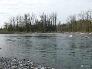 Access to the Beautiful Skykomish river.