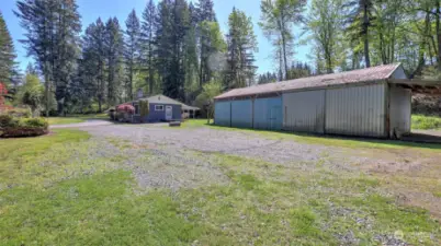 Whether you need the storage or have projects this property is perfect for that!
