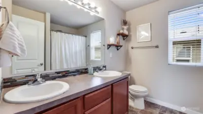 Upper level main bath conveniently situated next to the guest bedrooms.