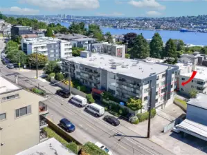 Views of S Lake Union..This Corner Unit OFFERS SO MUCH LIGHT!