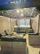 Hot tub & patio furniture convey with the property!