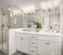 Photos are of a furnished Daisy for demonstration purposes only. Surfaces and finishes may differ.