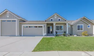 2430 s.f. of luxury - with an RV bay!
