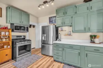 All kitchen appliances stay