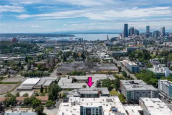 Great central location to downtown, freeways, Lake Washington , the new Judkins Light Rail will be located1/2 mile away- openiong early 2026.