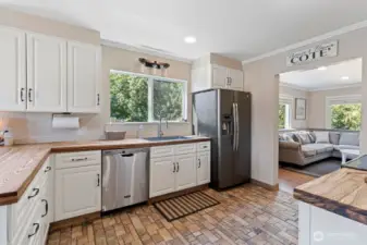 Kitchen-DW-Sink-Fridge