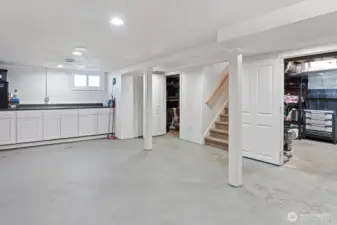 Basement-Bonus Room/Bedroom