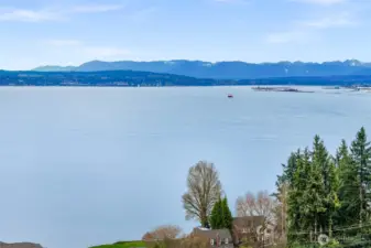 MINUTES TO POPULAR MULITEO BEACHES, RESSTAURNTS