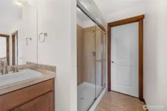 PRIMARY BATHROOM W/SEPARATE SHOWER