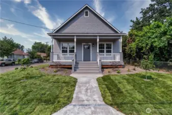 Completely restored Bungalow on a quiet street