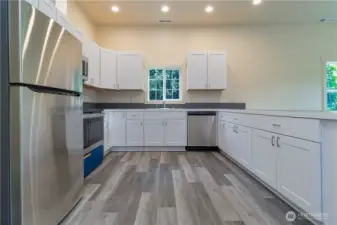 New Flooring & stainless steel appliances