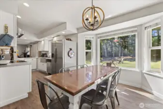Another shot of the dining & kitchen.