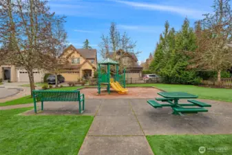 Friendly park with play structure is right out of the door, maintained by HOA!