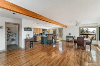 main floor kitchen/dining