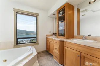 upper floor bathroom