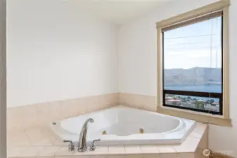 jetted corner tub upper bath