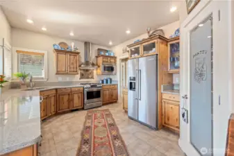Walk in Pantry &  Gas Stove