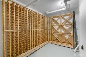 Spacious wine cellar for your collection