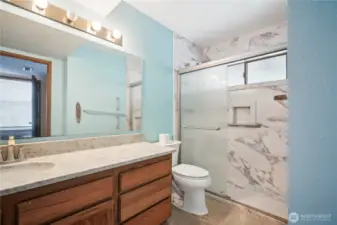 Primary en-suite bath.