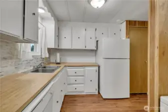 Kitchen with new backsplash