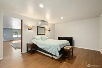 lower level bonus room