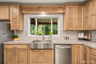 Stainless farm sink.