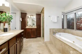 Primary Bathroom, jetted tub