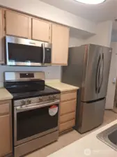 New Microwave &  Range/Oven with  Air Fryer