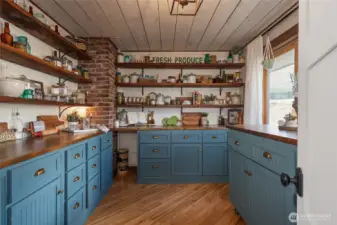 Large Butlers Pantry