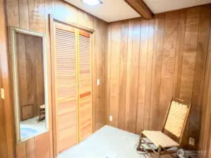 Door to the walk-in closet.