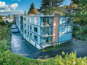 Ground Floor, end-unit with views of Ballard Locks. Two bedrooms, one bathroom with 1,014 square feet.